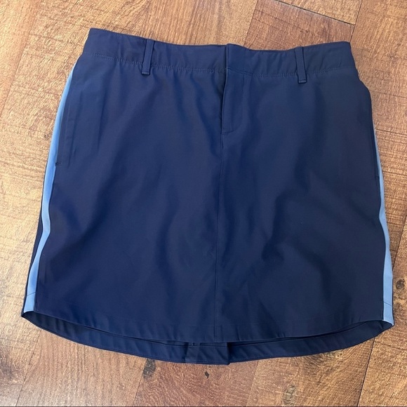 Under Armour activewear skirt w/ built in shorts navy blue Sz 8 - Picture 1 of 8